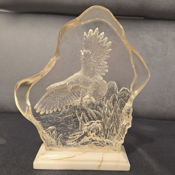 Vintage Lucite Carved Eagle Sculptures Paperweights glow under ultraviolet - Picture 3 of 7